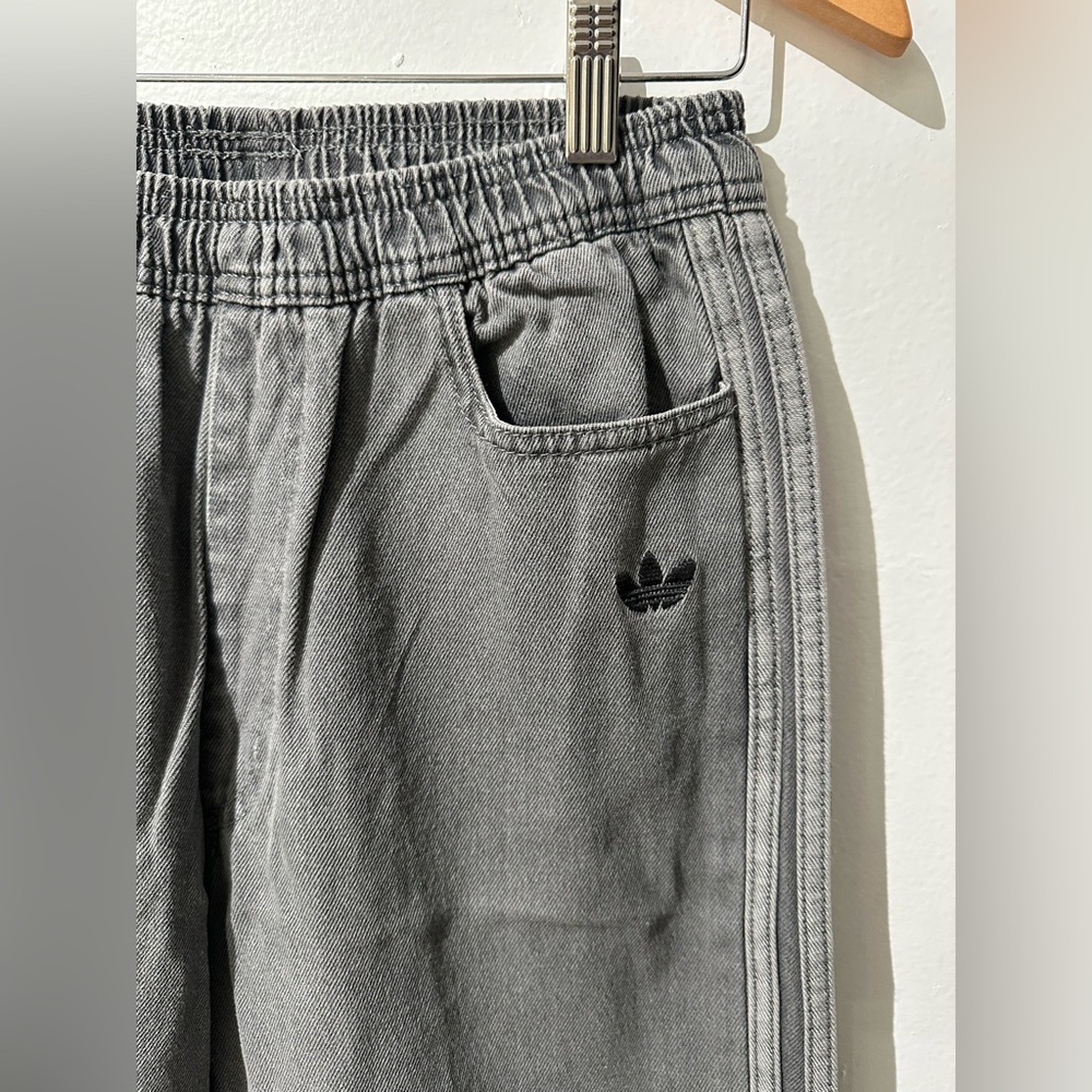 Adidas Gray Jeans Big Kids Unisex Size L (14–15) – Elastic Waist – Like New - Picture 5 of 9